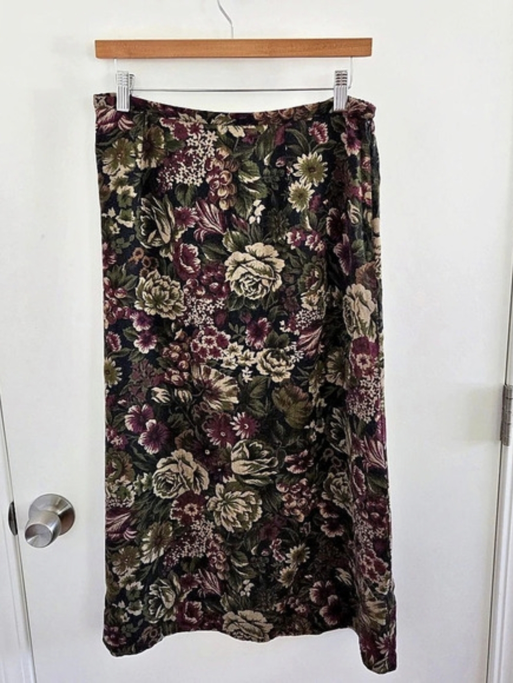 First Option Petite Floral Midi Skirt in Black & Purple Size P/L